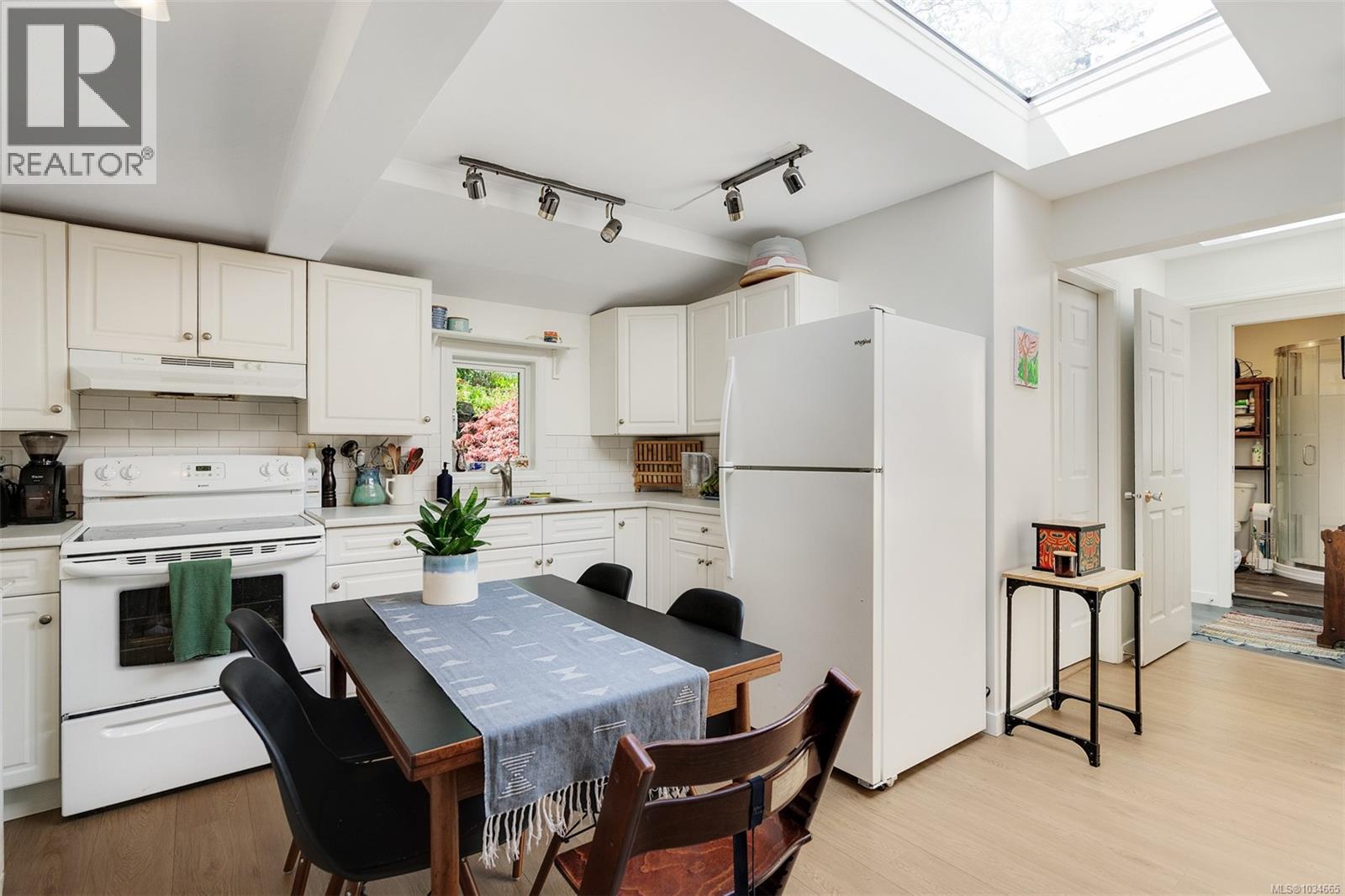  4035 Saanich Road, Saanich