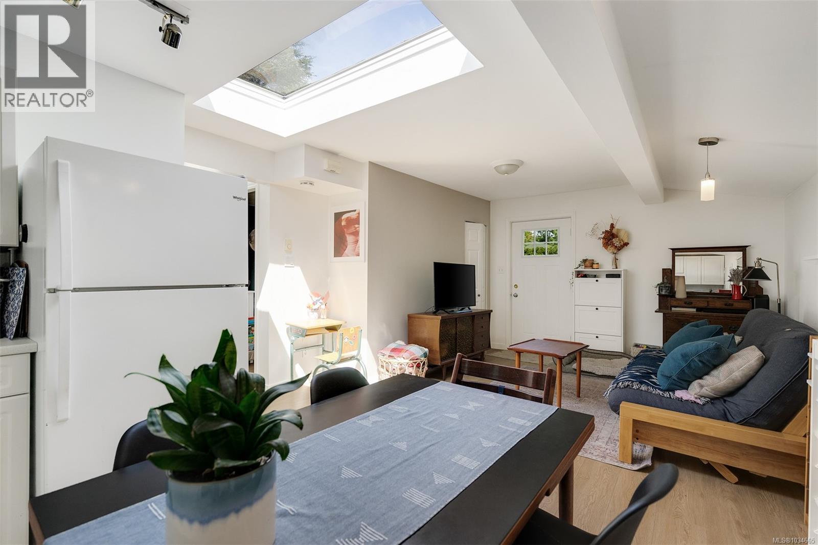 4035 Saanich Rd - 30