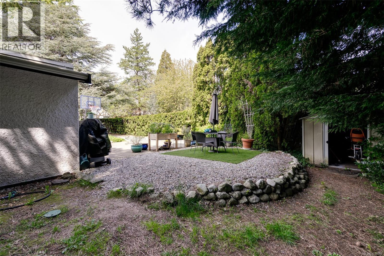  4035 Saanich Road, Saanich
