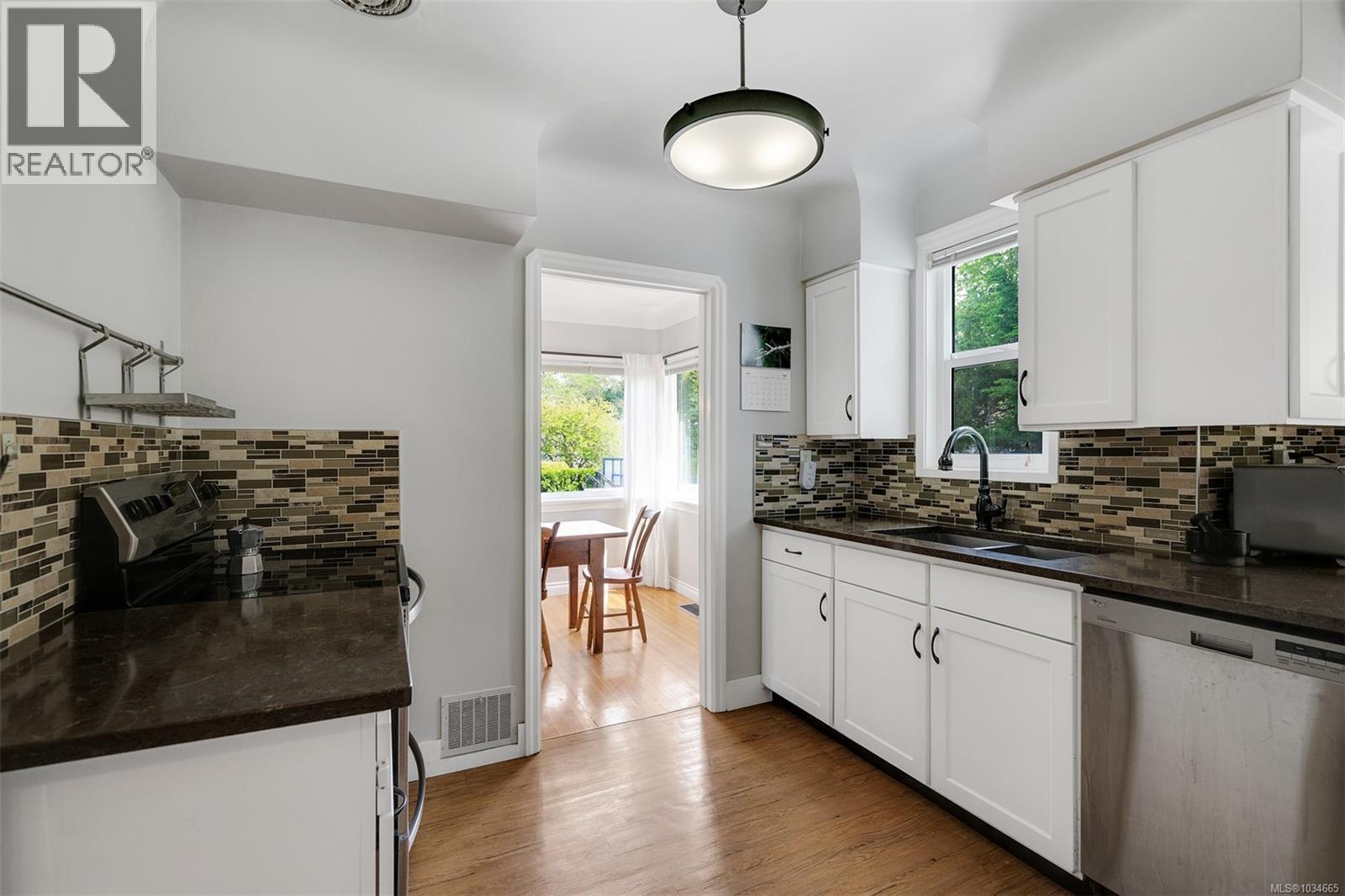  4035 Saanich Road, Saanich