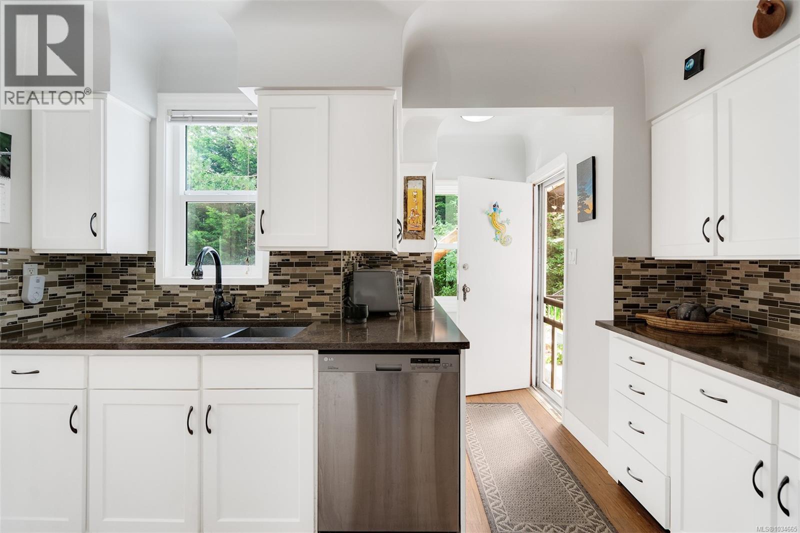4035 Saanich Rd - 9