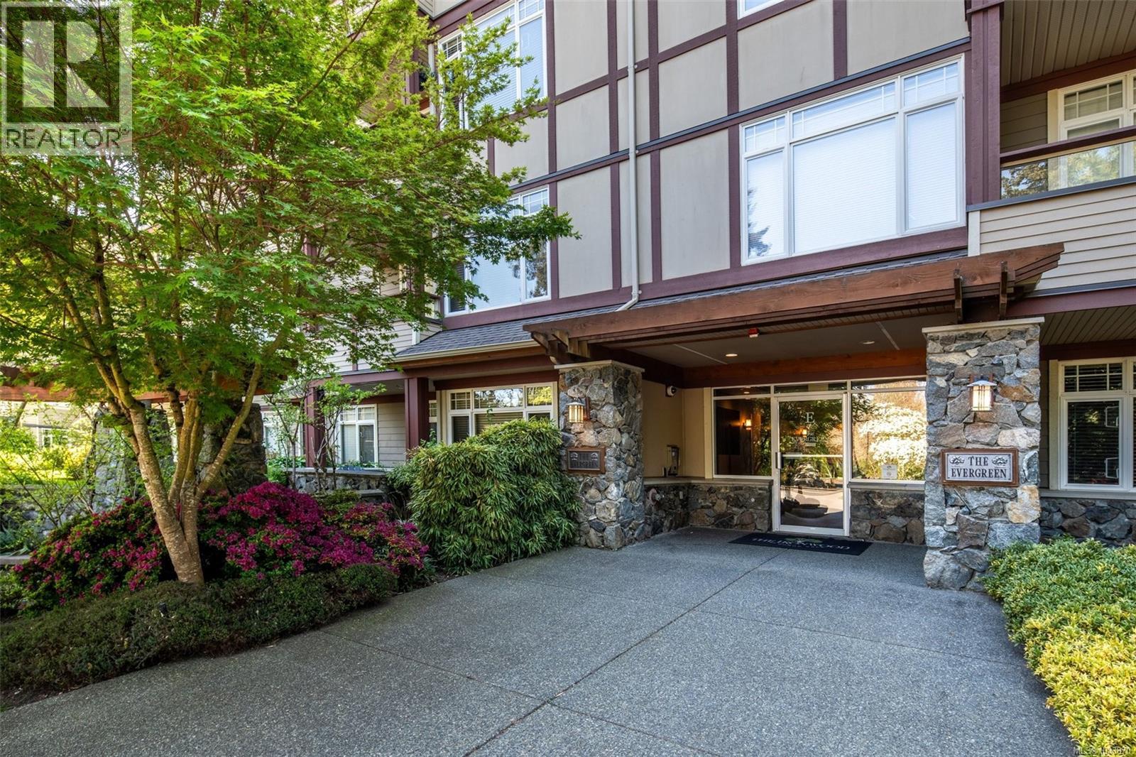 #102E 1115 CRAIGFLOWER Rd - 10