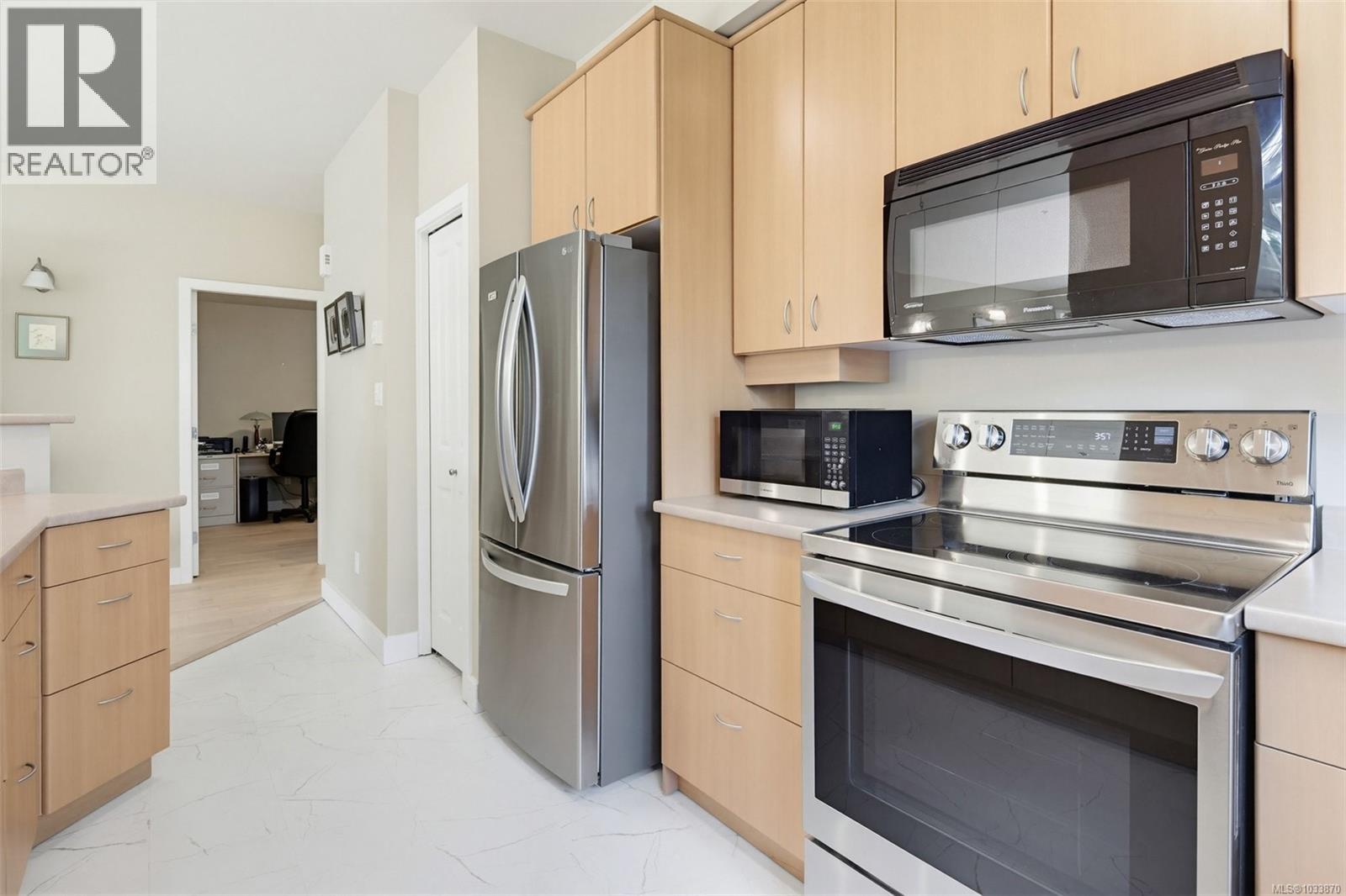 #102E 1115 CRAIGFLOWER Rd - 19