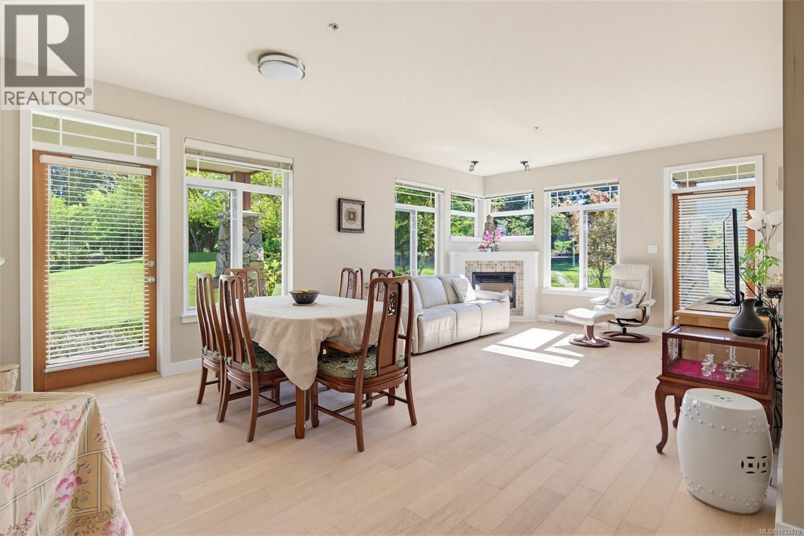 #102E 1115 CRAIGFLOWER Rd - 22