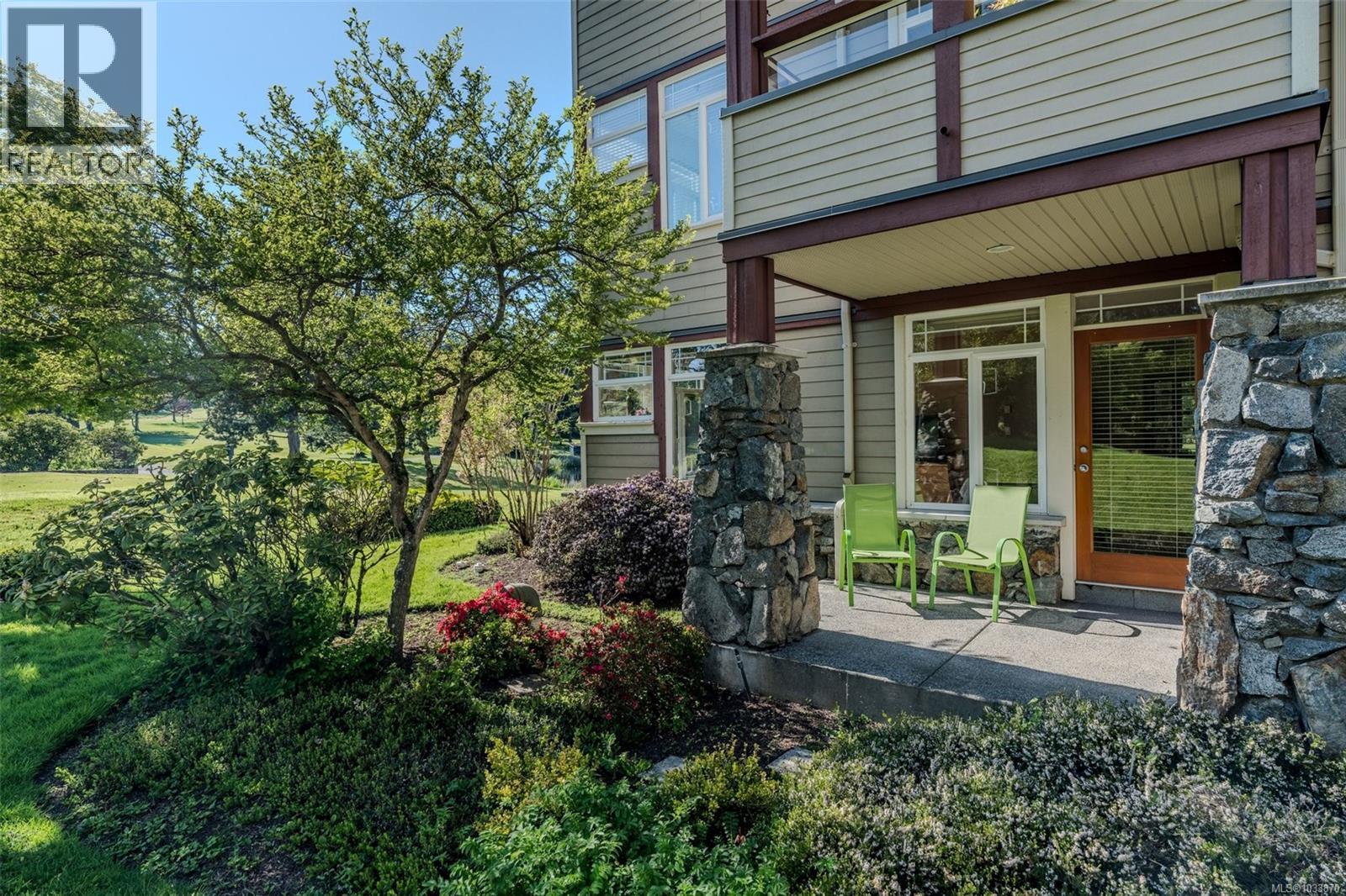 #102E 1115 CRAIGFLOWER Rd - 24