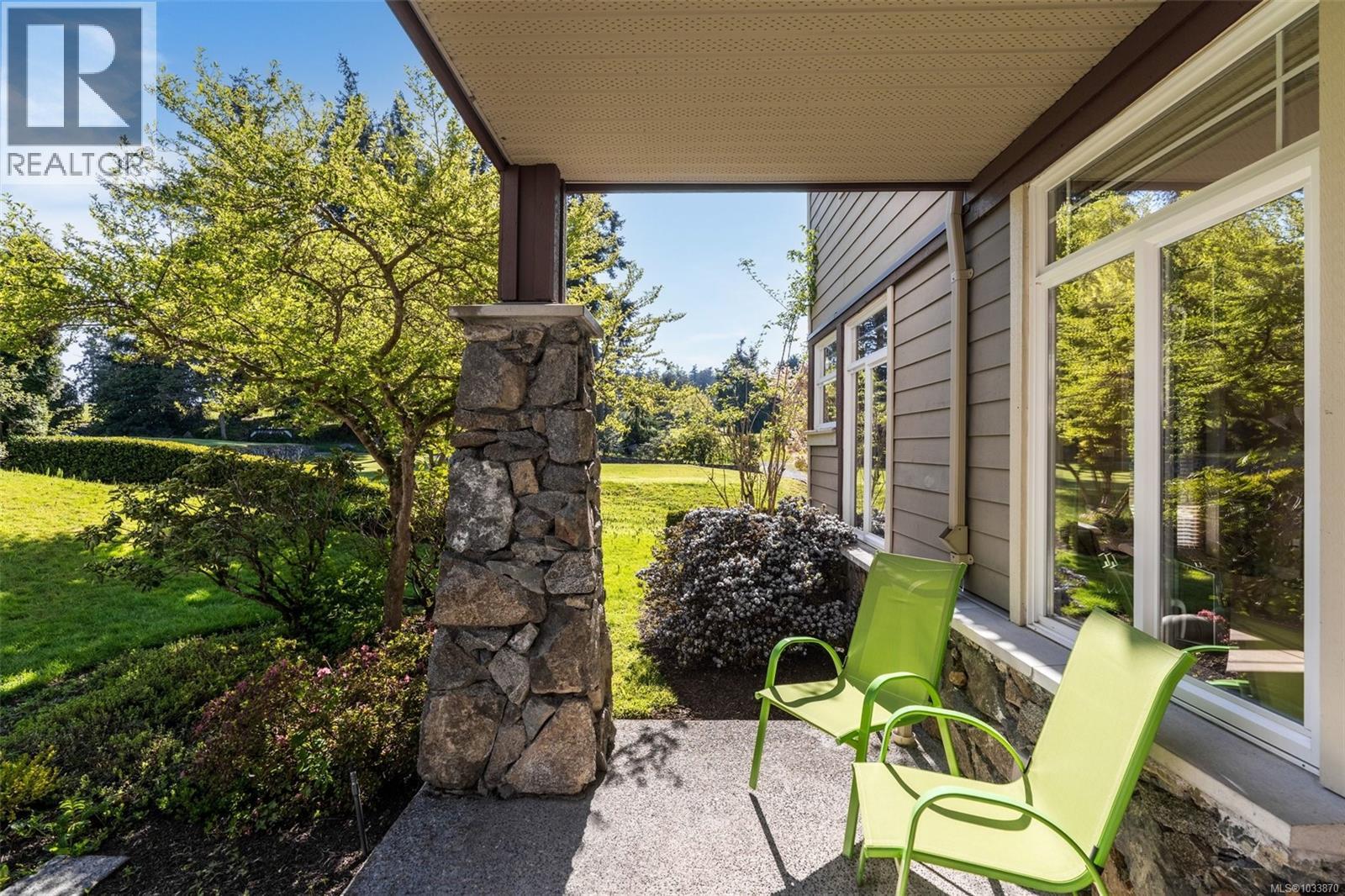 #102E 1115 CRAIGFLOWER Rd - 26