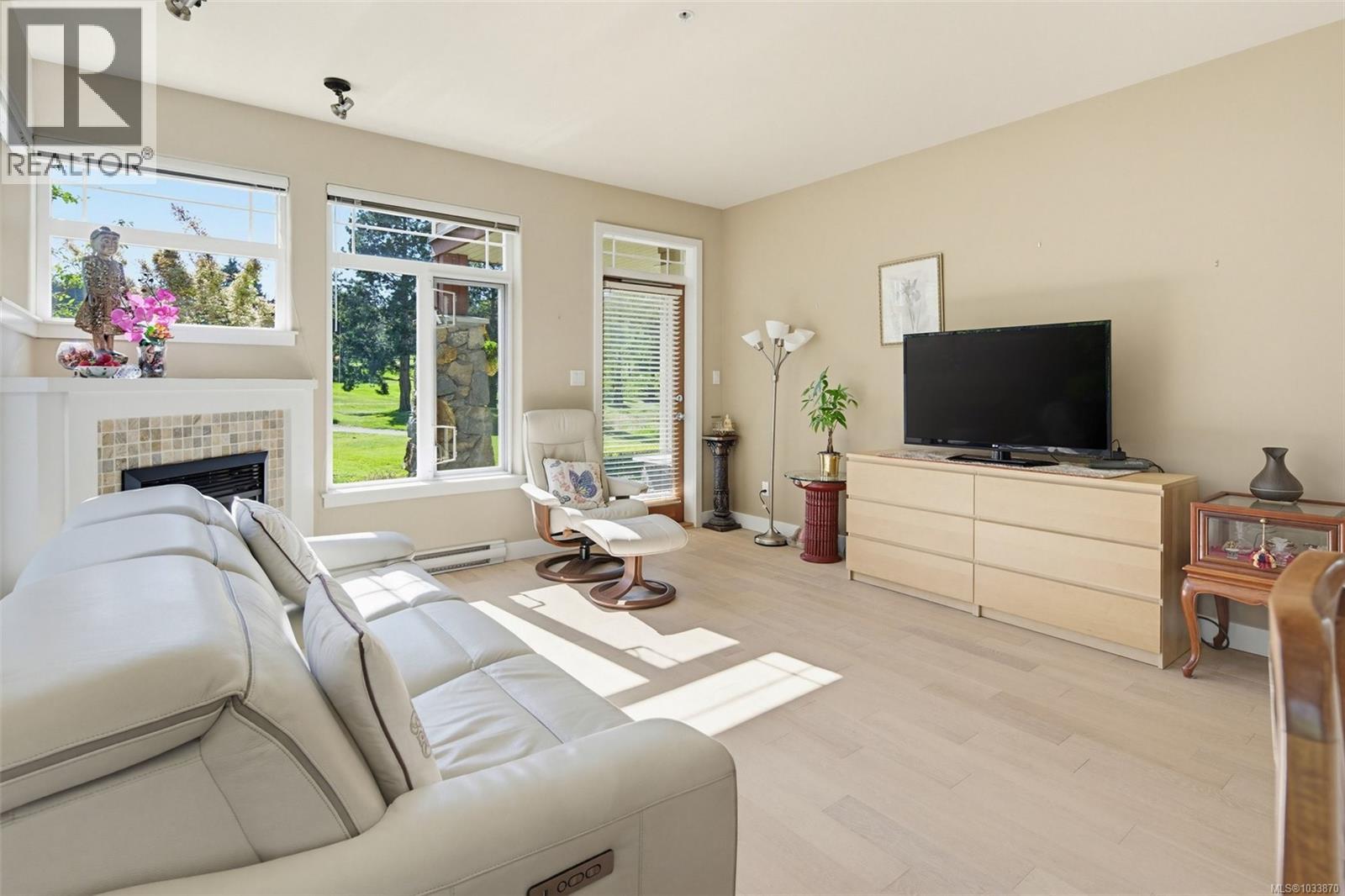 #102E 1115 CRAIGFLOWER Rd - 31