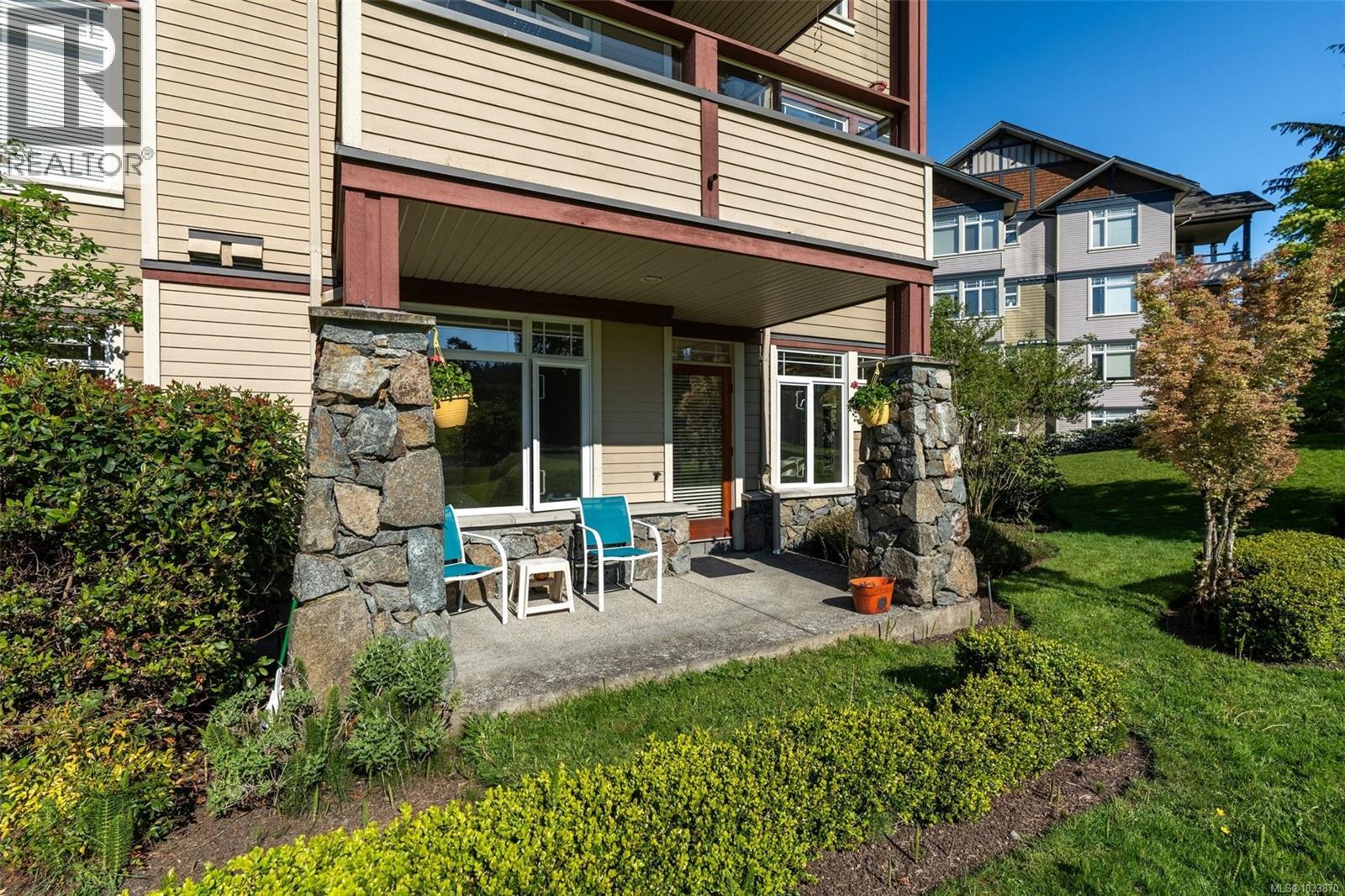 #102E 1115 CRAIGFLOWER Rd - 32