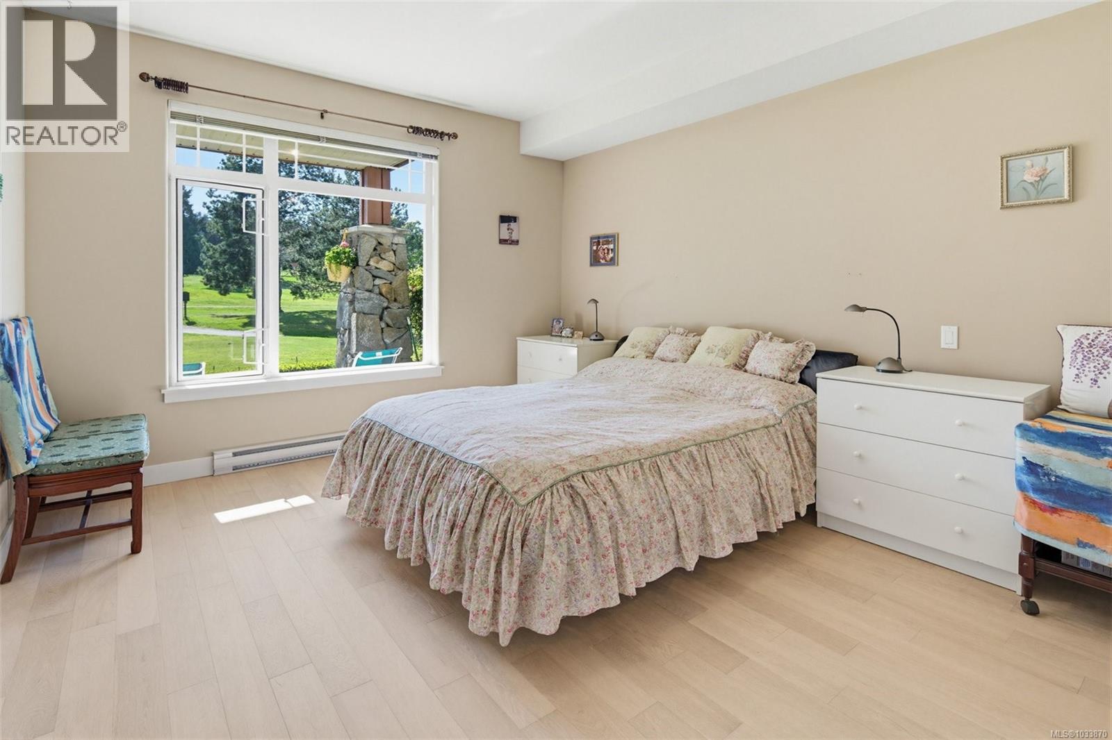 #102E 1115 CRAIGFLOWER Rd - 36
