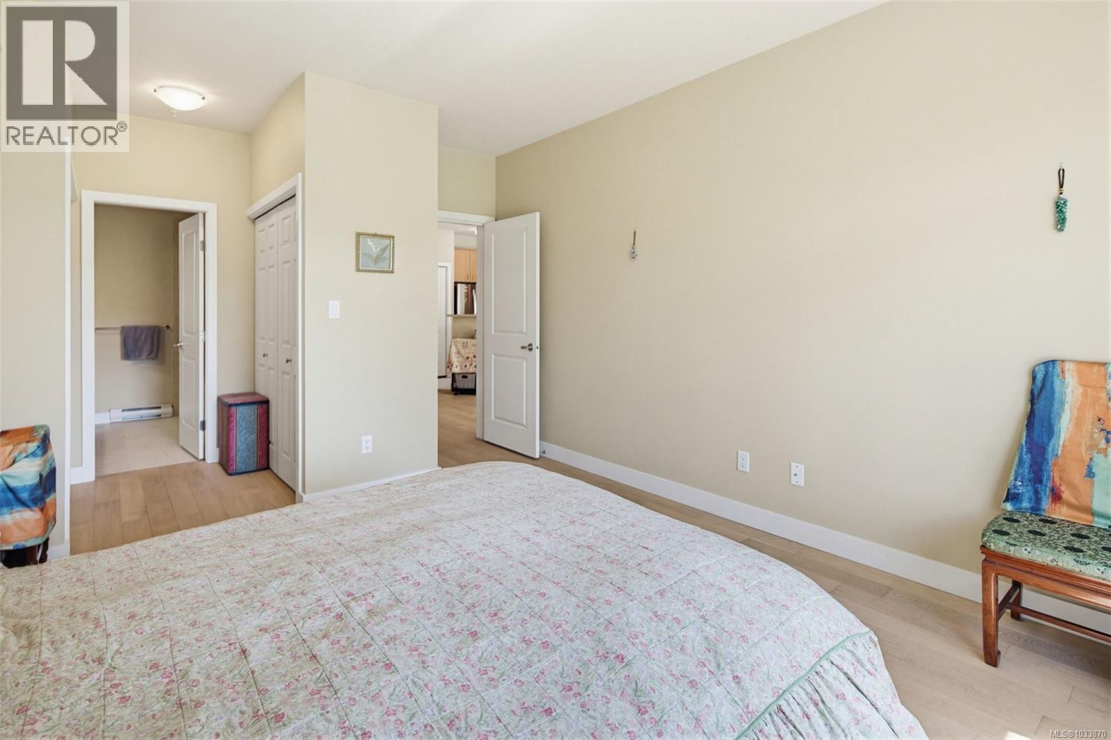 #102E 1115 CRAIGFLOWER Rd - 37