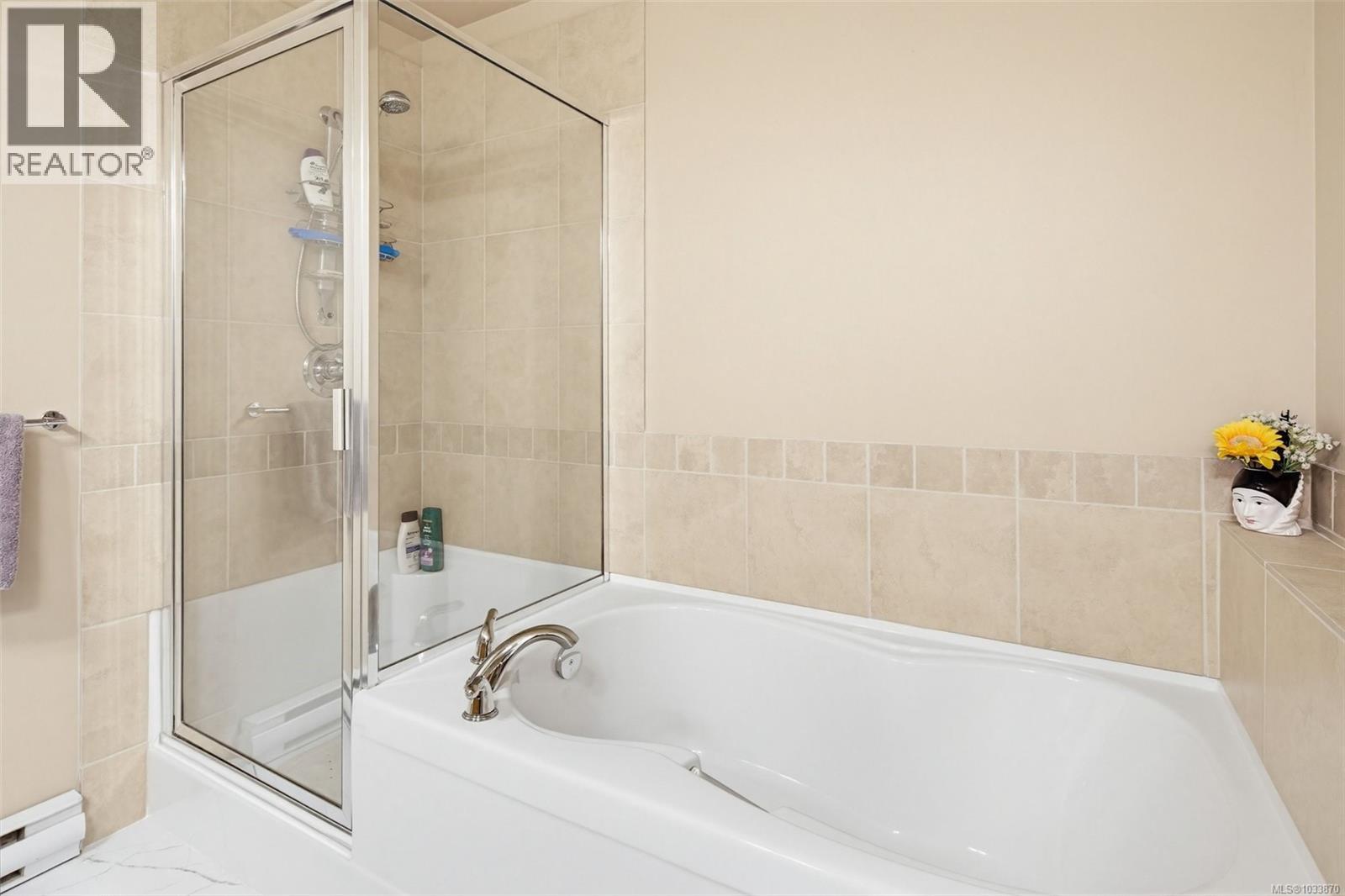 #102E 1115 CRAIGFLOWER Rd - 39