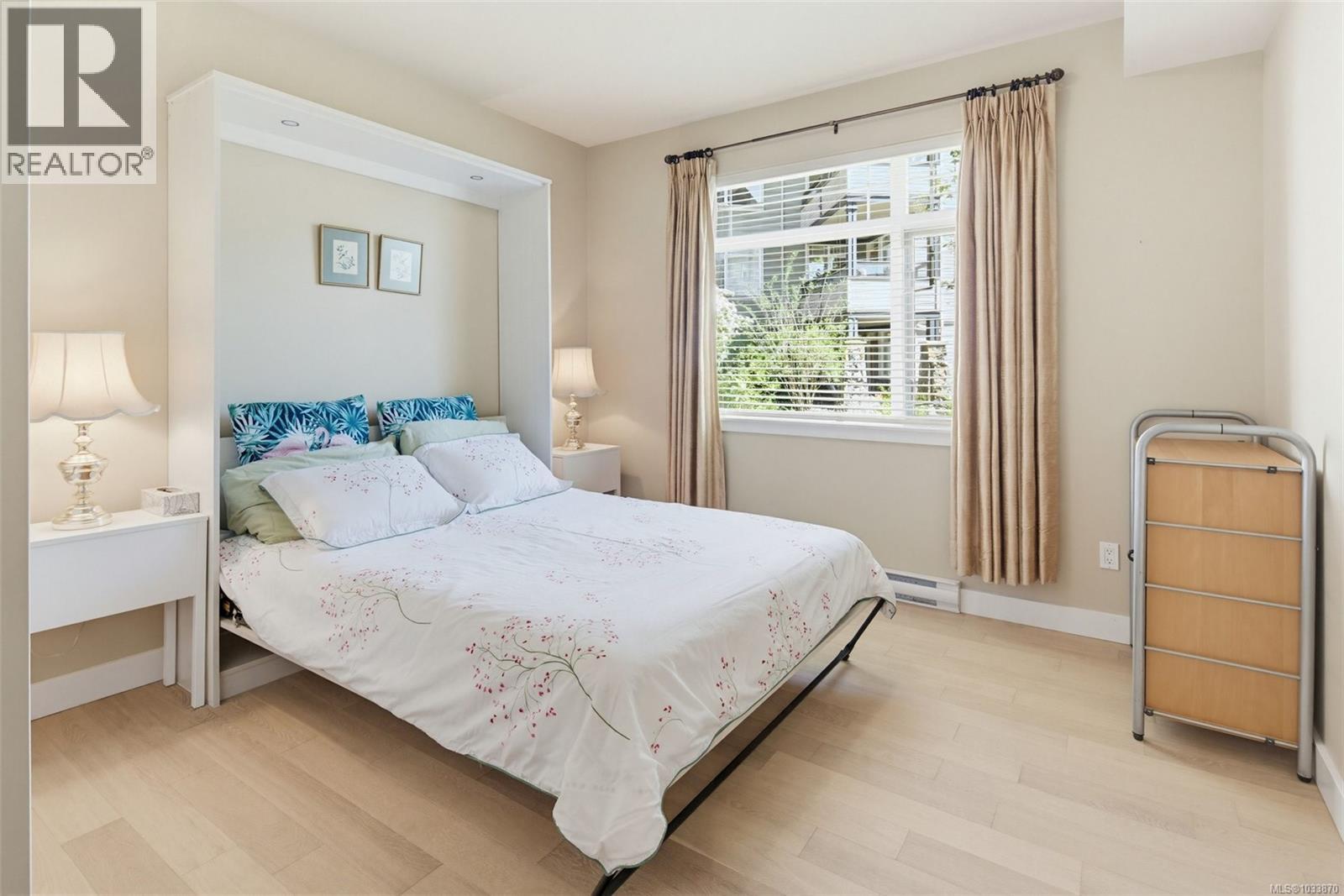 #102E 1115 CRAIGFLOWER Rd - 41