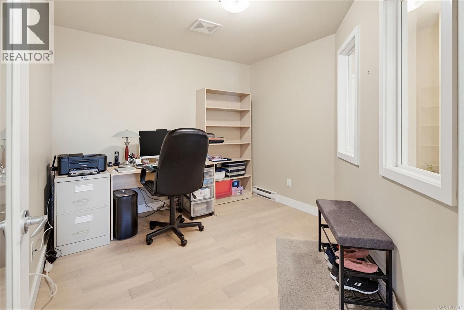 #102E 1115 CRAIGFLOWER Rd - 42