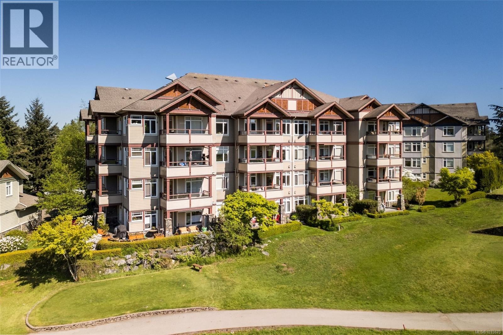 #102E 1115 CRAIGFLOWER Rd - 44