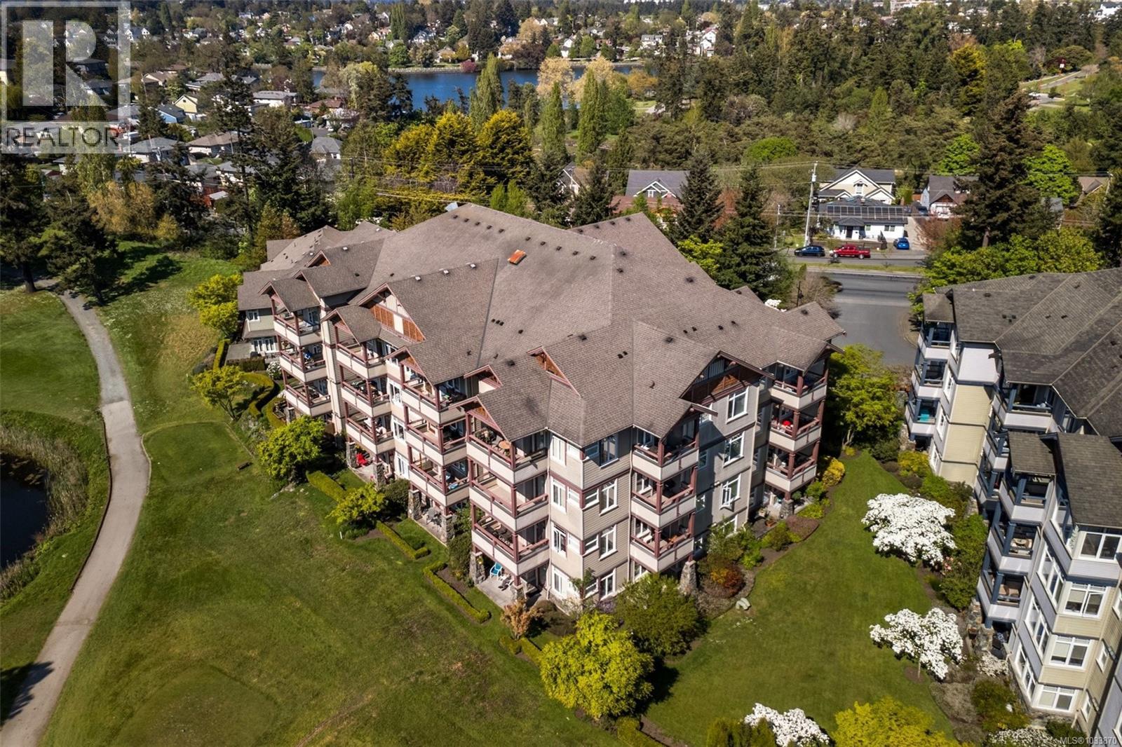 #102E 1115 CRAIGFLOWER Rd - 45