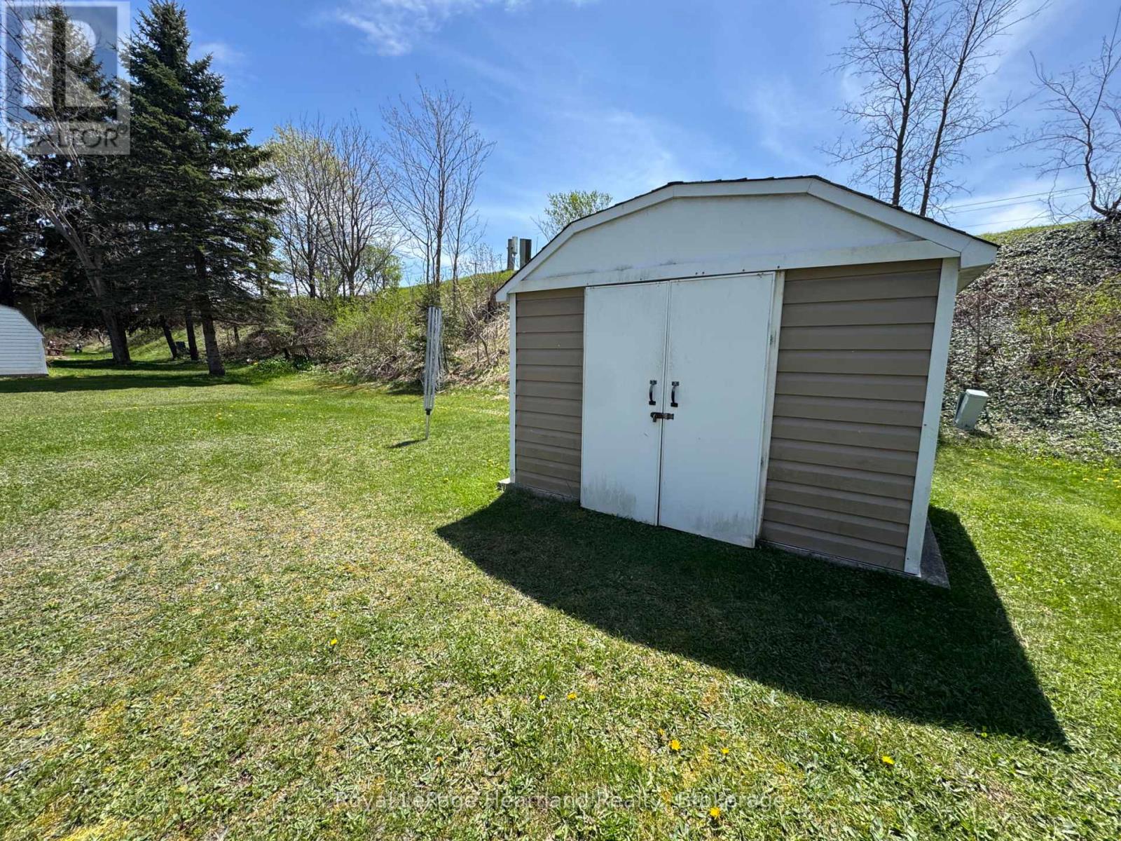 #36 39724 AMBERLEY ROAD - 11