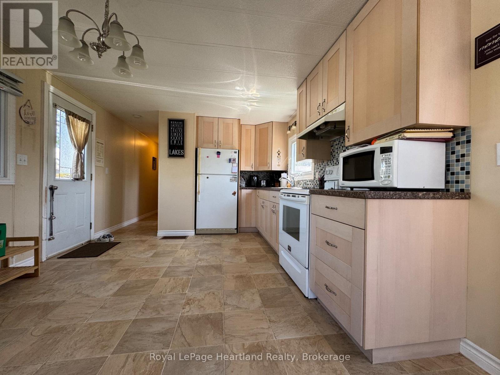 #36 39724 AMBERLEY ROAD - 8
