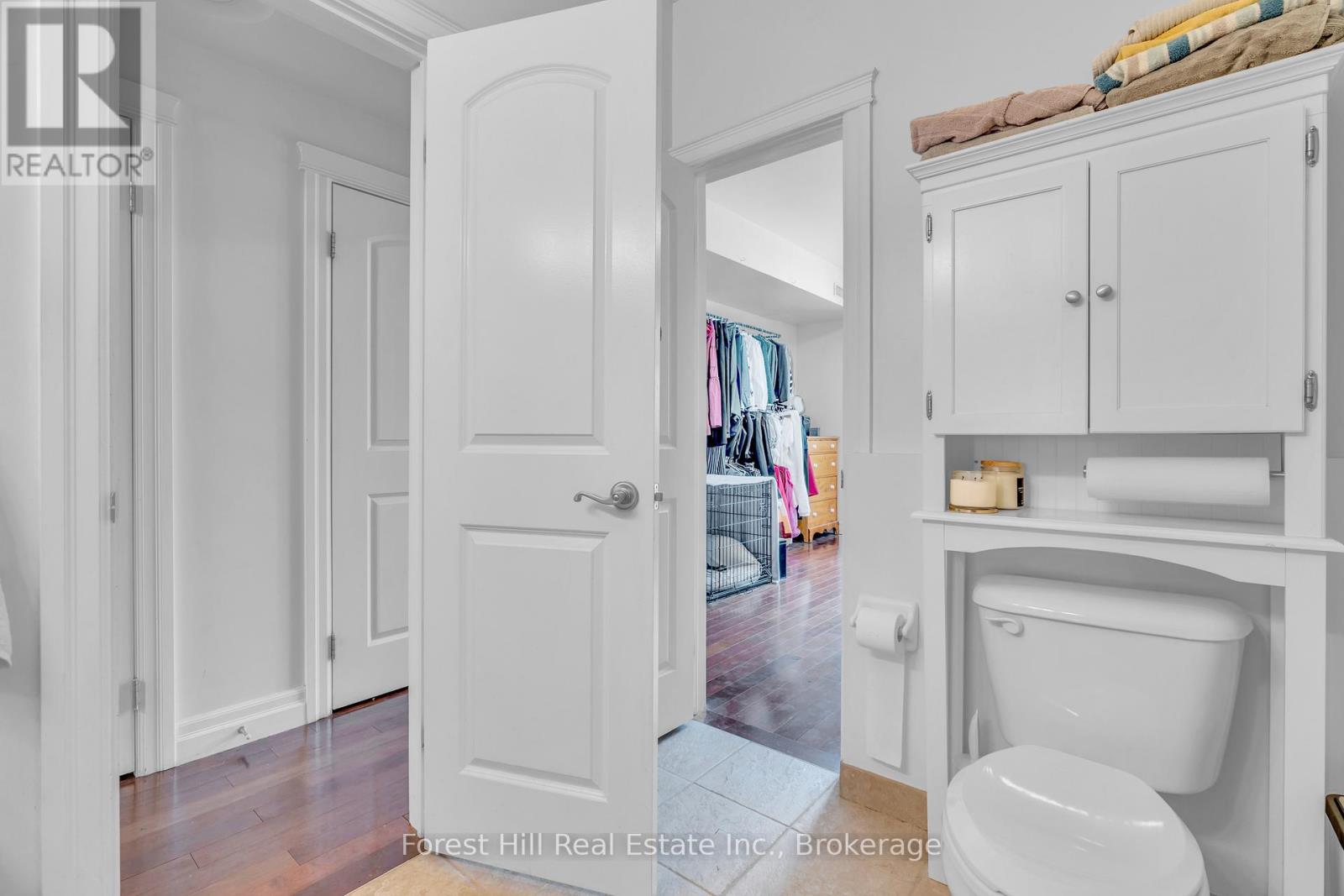 #104 555 KING STREET E - 14