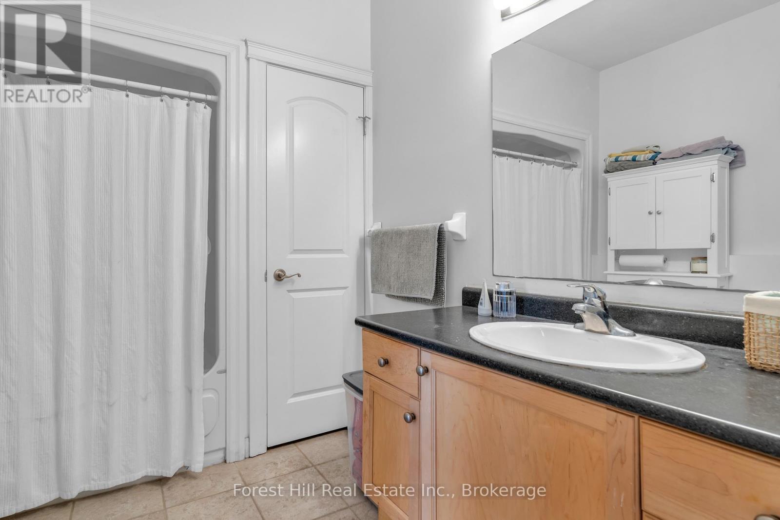 #104 555 KING STREET E - 15