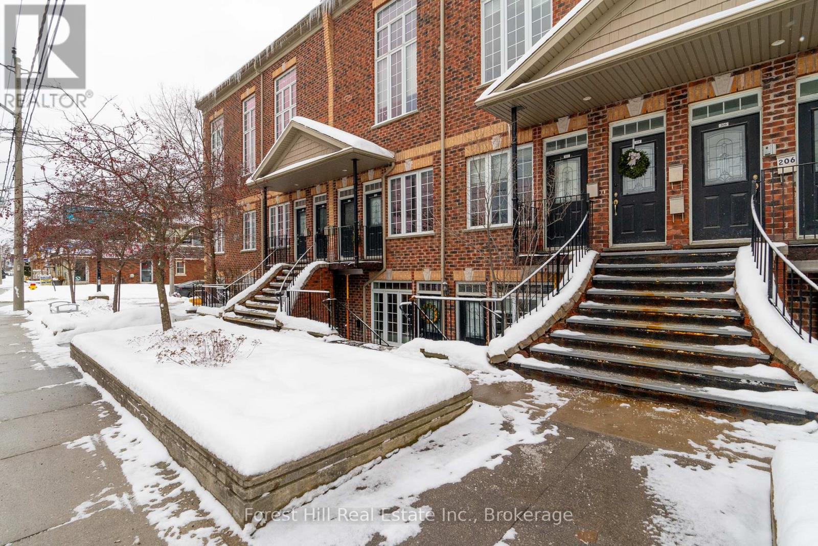 #104 555 KING STREET E - 2