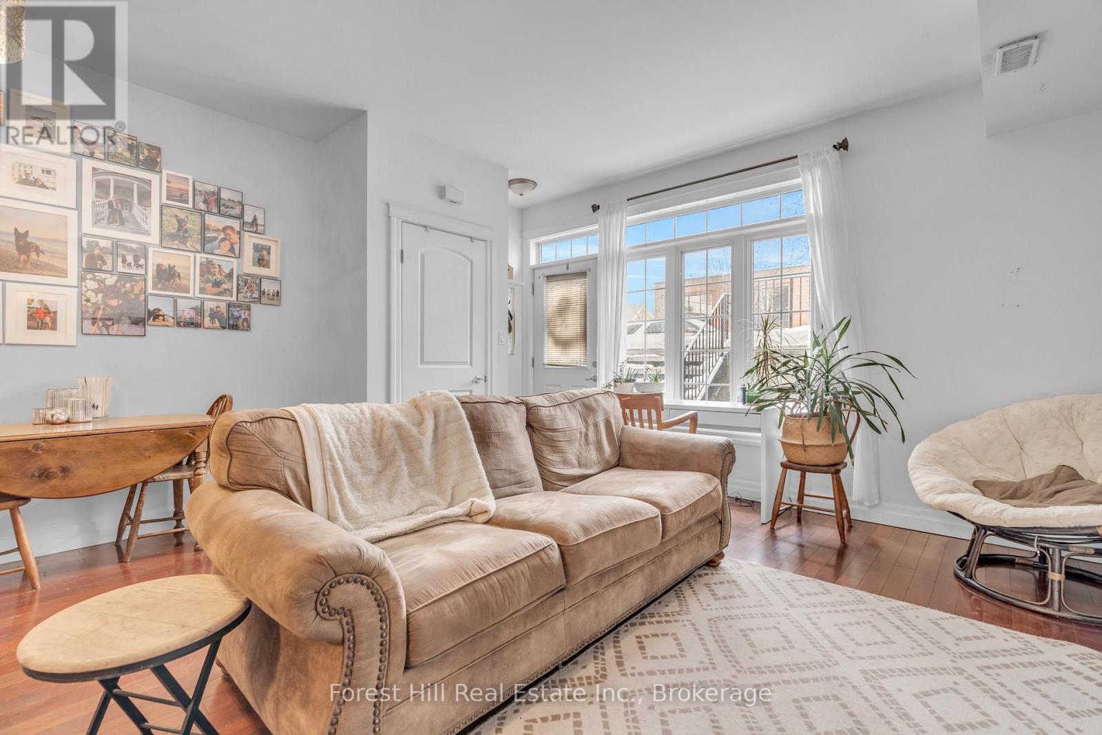 #104 555 KING STREET E - 4
