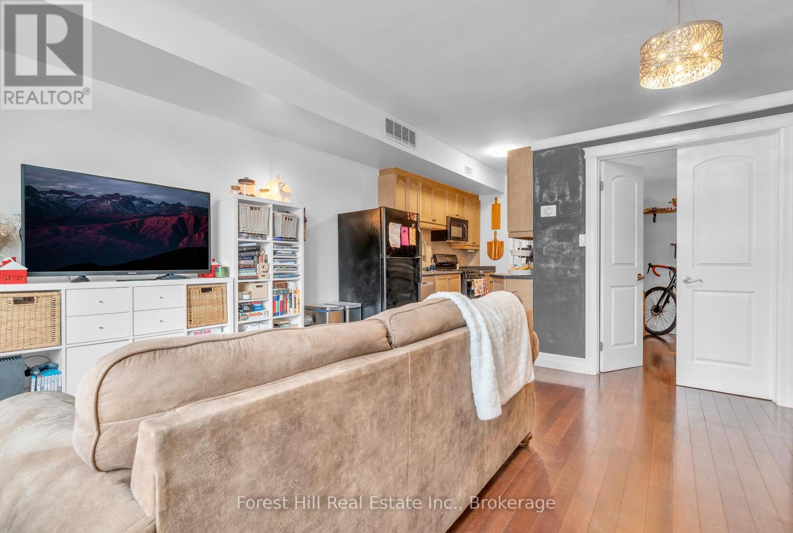 #104 555 KING STREET E - 5