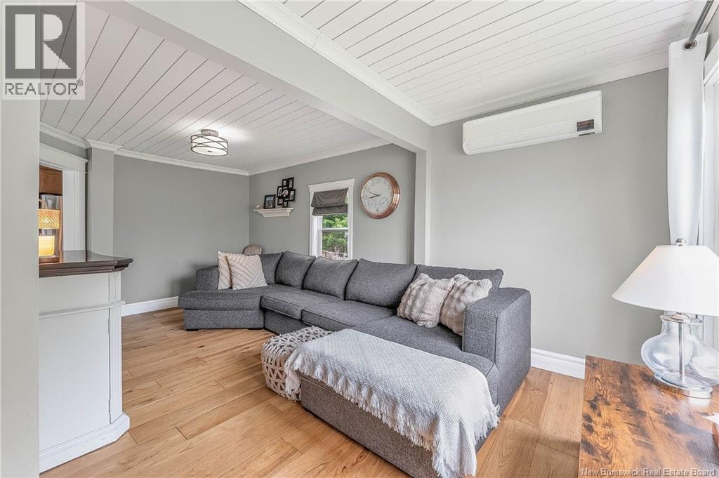 10 Stanley Oliver Road - 14