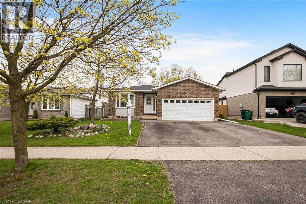 276 BIEHN Drive, Kitchener, Ontario, N2R1B2 — Photo 2