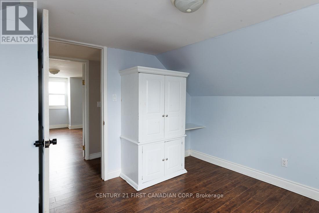 1185 ALBANY STREET - 27
