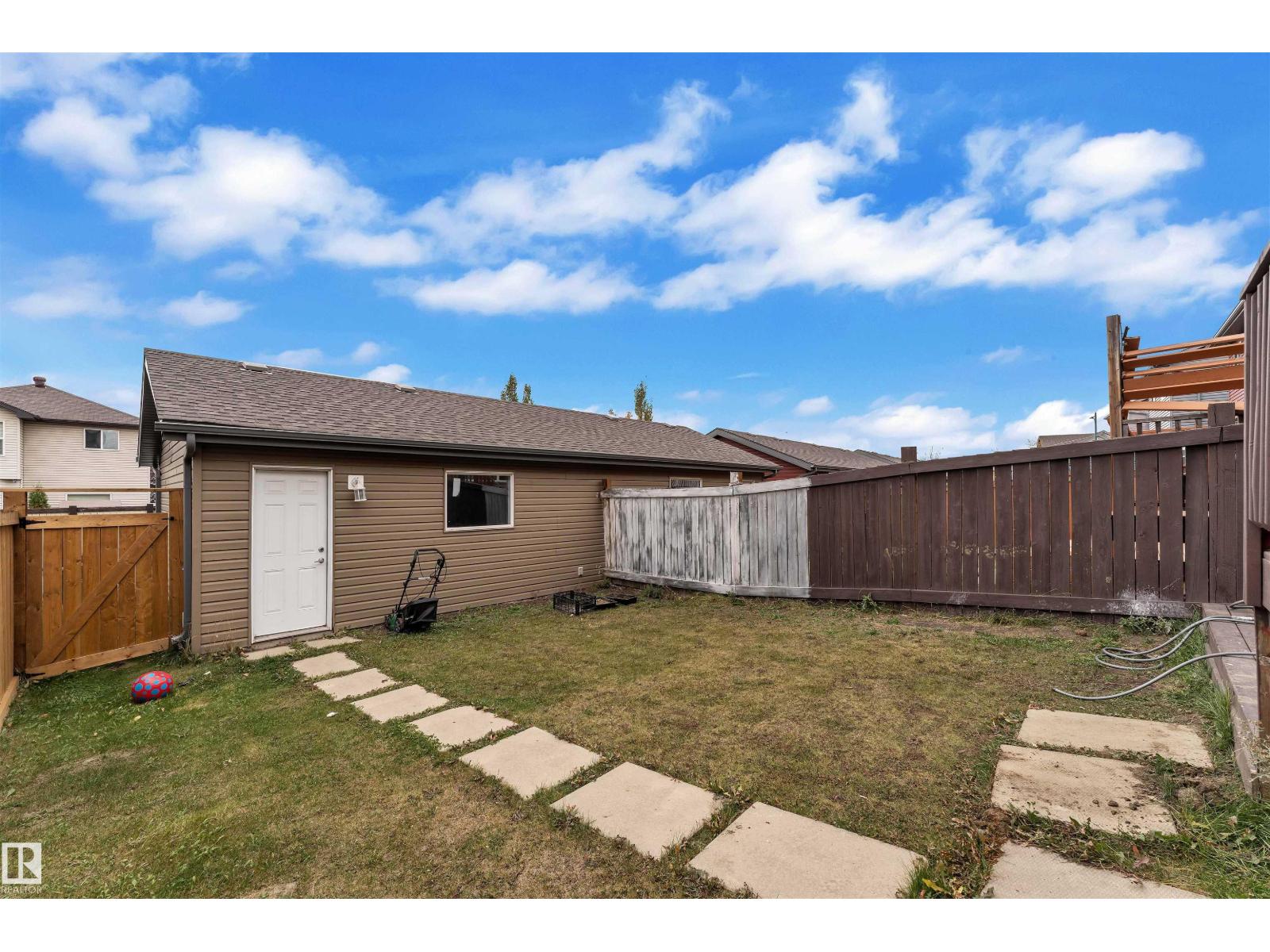 2004 32 ST NW, Edmonton