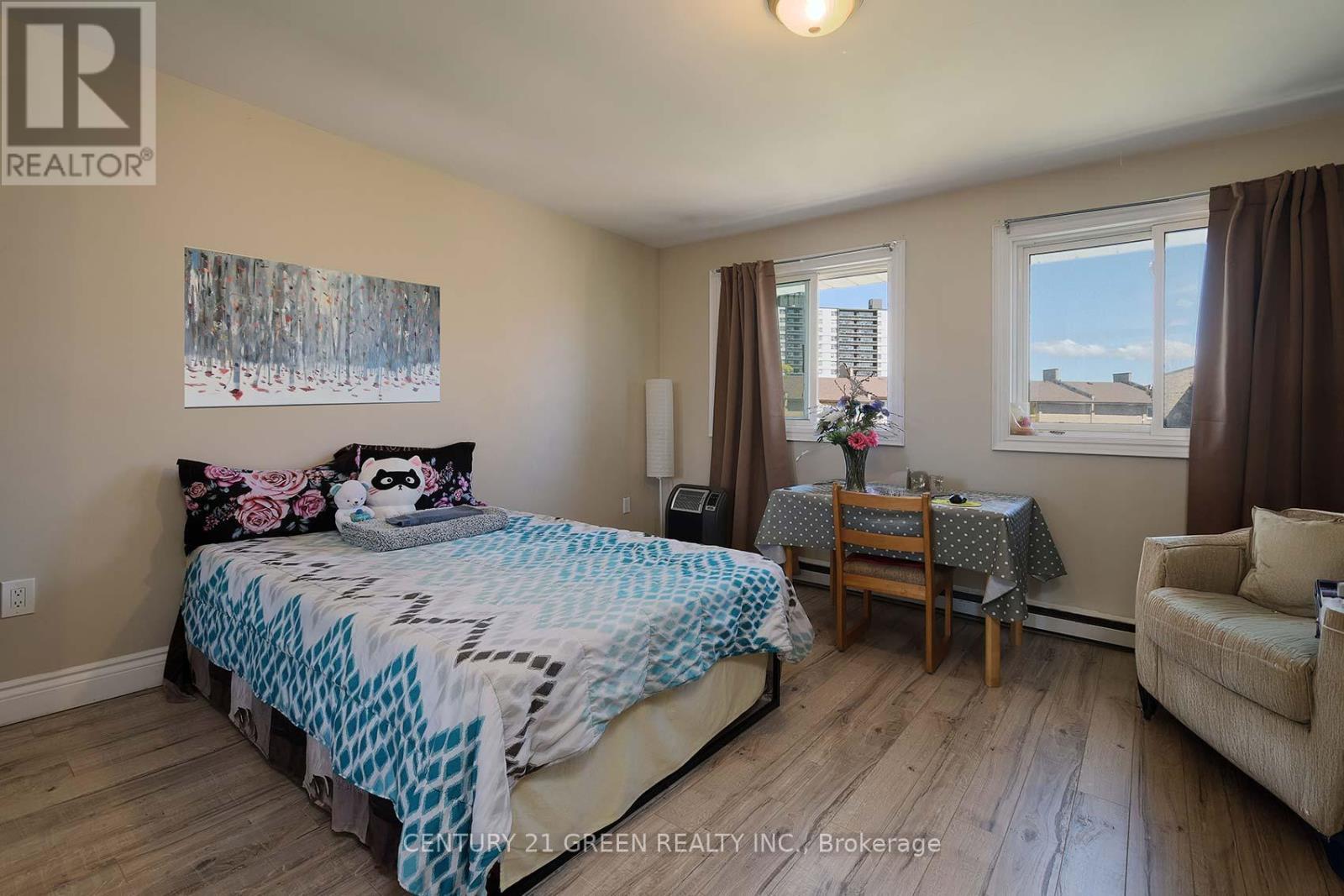 #190 50 SCARBOROUGH GOLF CLUB ROAD - 18