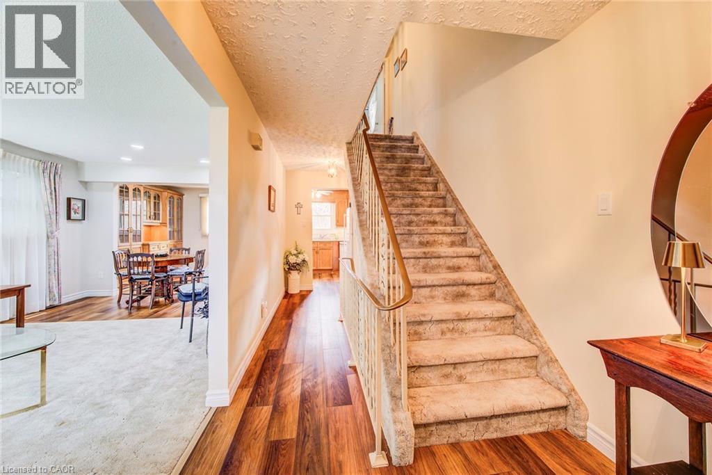17 FOREST GLEN Court, Kitchener, Ontario, N2N1E1 — Photo 7