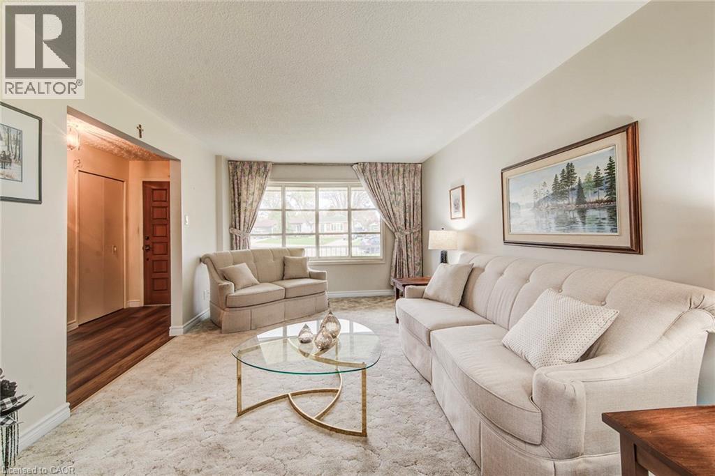 17 FOREST GLEN Court, Kitchener, Ontario, N2N1E1 — Photo 9