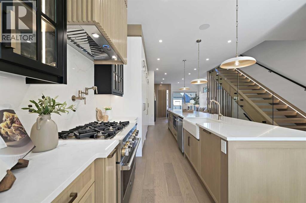 2708 18 Street NW — photo 16