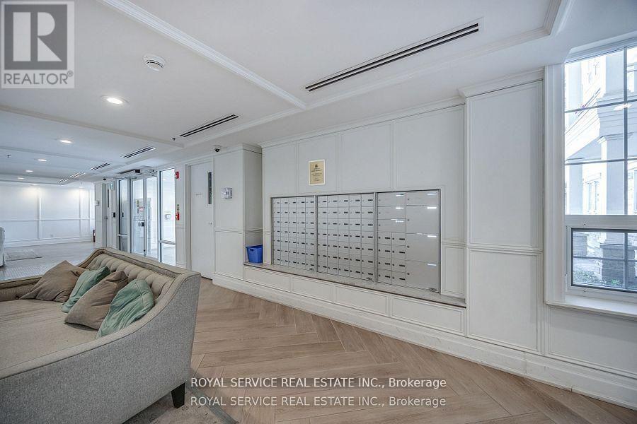 #220 21 BROOKHOUSE DRIVE - 38