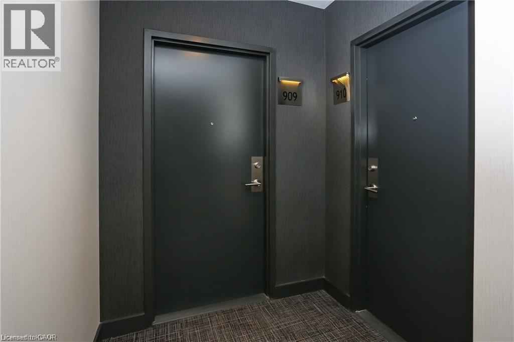 85 DUKE Street Unit# 909, Kitchener, Ontario, N2H0B7 — Photo 4