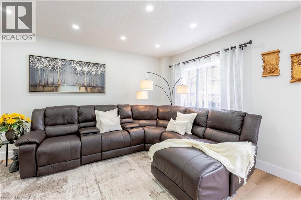 185 HIGHLAND Crescent Unit# 2, Kitchener, Ontario, N2M5P8 — Photo 11