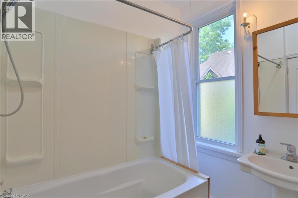 127 DUKE Street E, Kitchener, Ontario, N2H1A6 — Photo 23