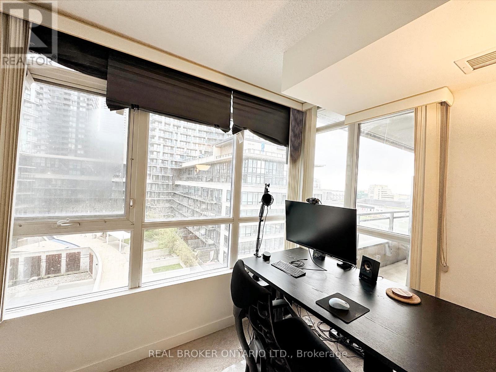 #857 10 CAPREOL COURT - 16