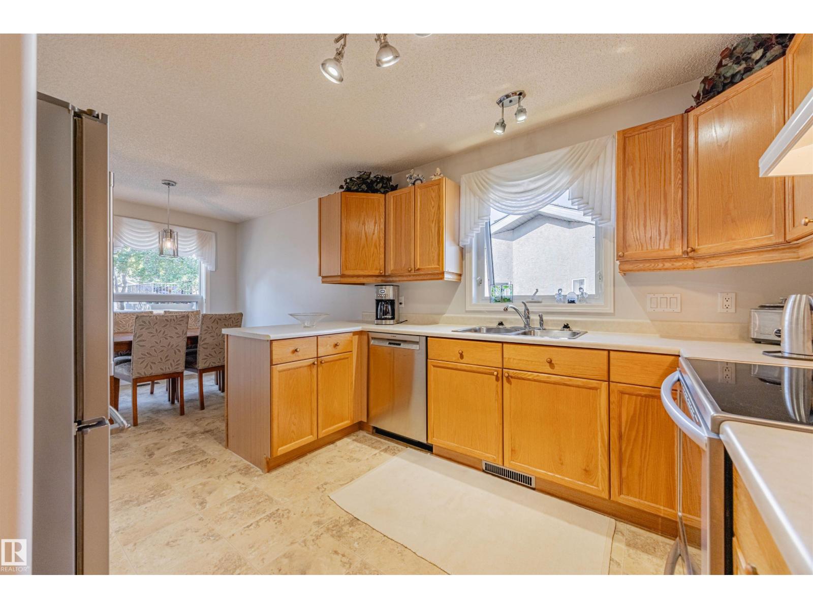 #128 215 BLACKBURN EAST DR SW, Edmonton