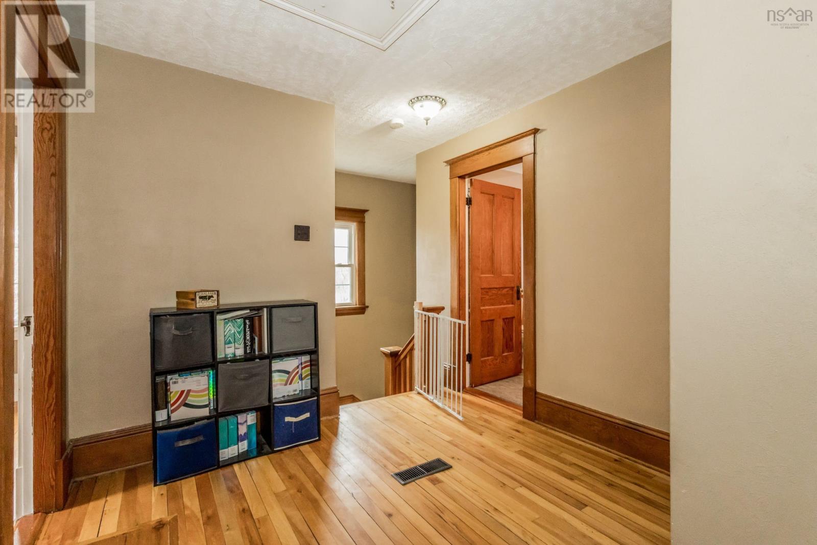 Property 22 of 50 of 804 Windermere Road