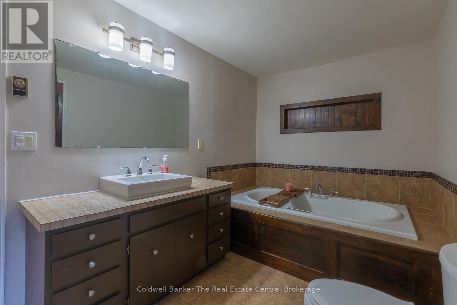 3016 118 HIGHWAY - 16