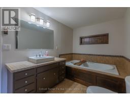 3016 118 Highway, Bracebridge, ON P1L1X1 Photo 16