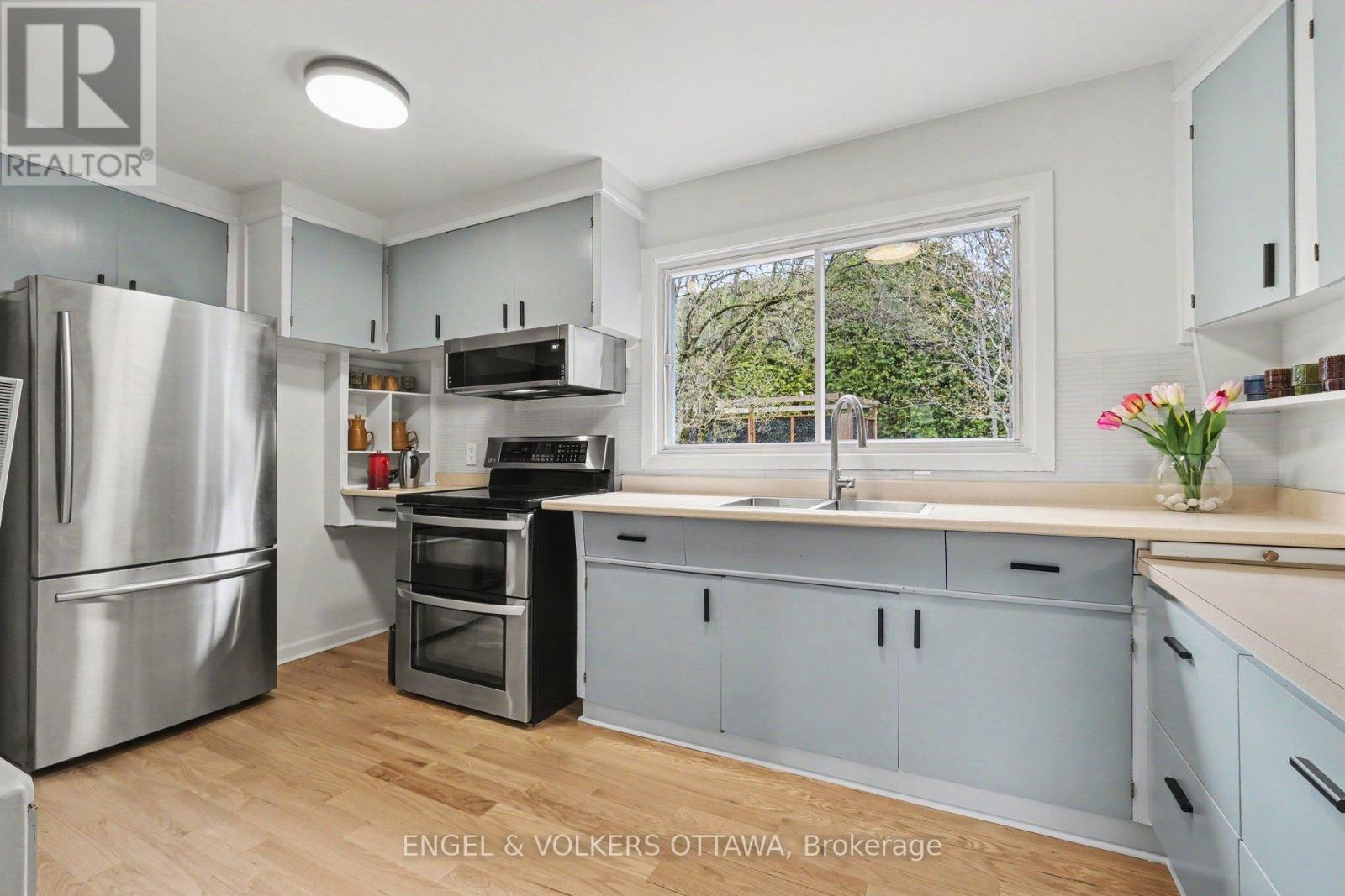 121 GRENFELL CRESCENT - 17