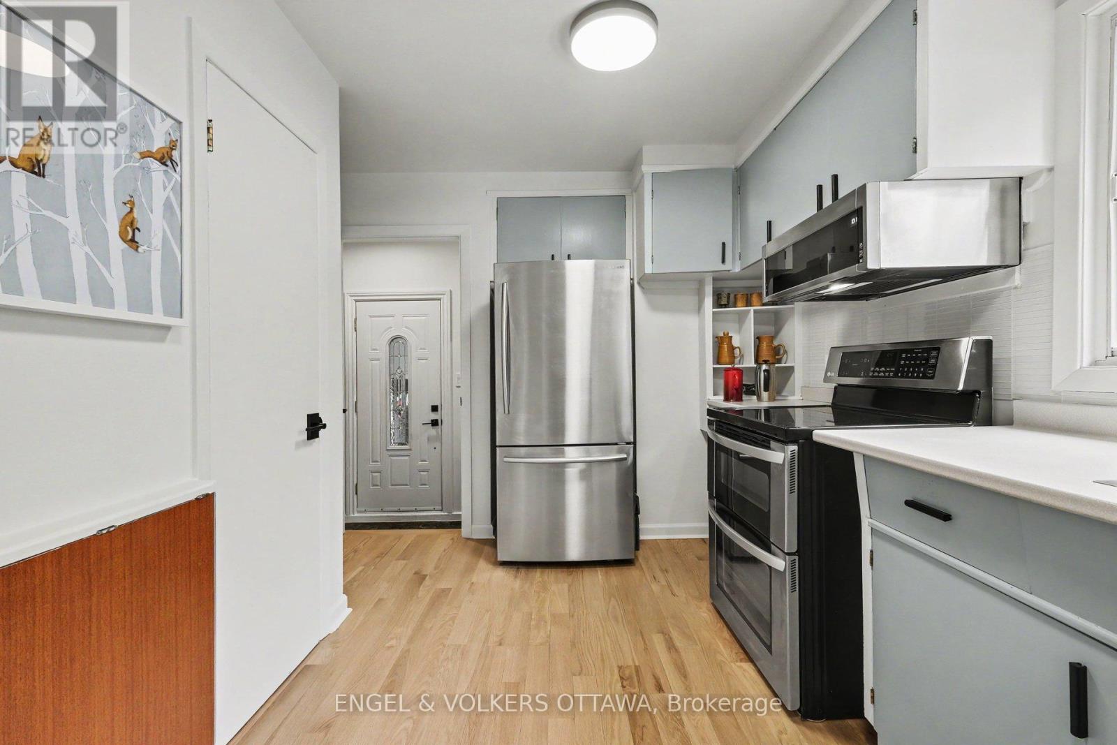 121 GRENFELL CRESCENT - 18