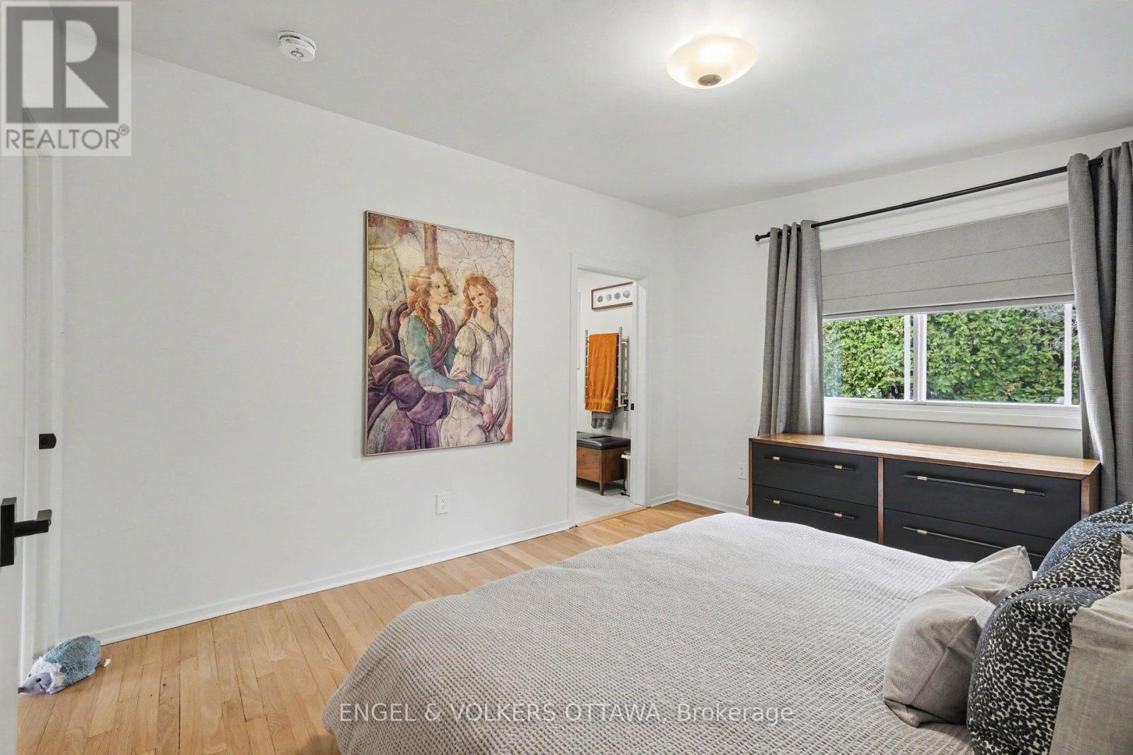 121 GRENFELL CRESCENT - 25