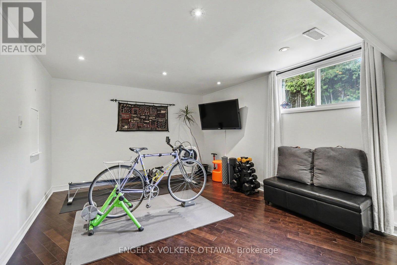 121 GRENFELL CRESCENT - 36