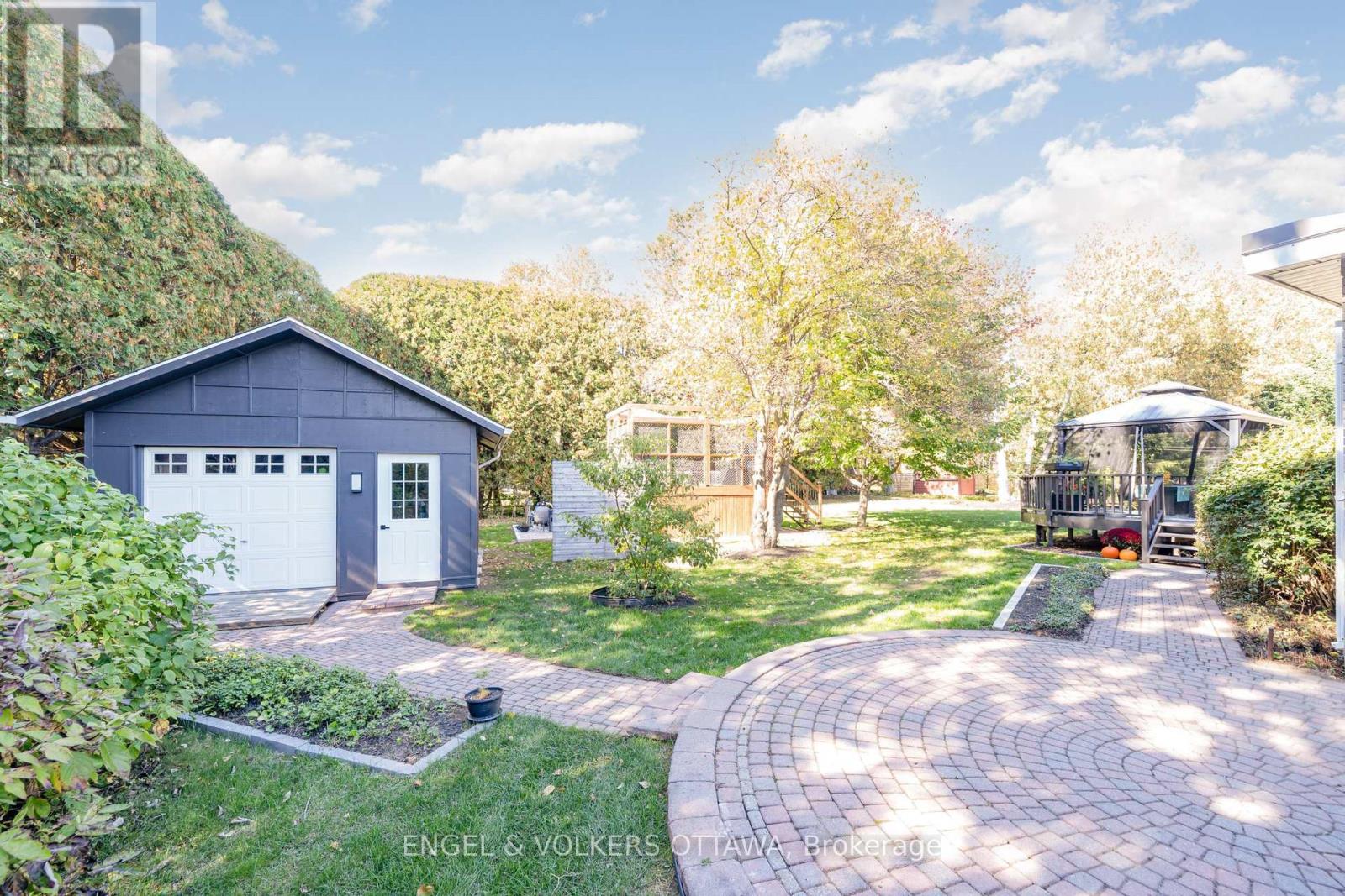121 GRENFELL CRESCENT - 38