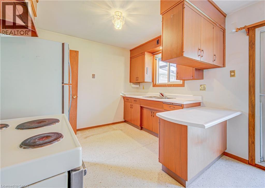 16 CENTENNIAL Crescent - 11
