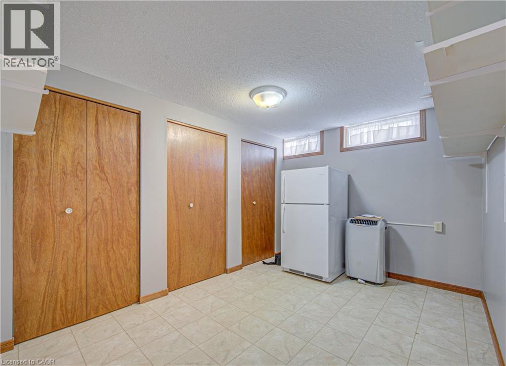 16 CENTENNIAL Crescent - 25